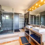 Mansion With Swimming Pool בית נופש