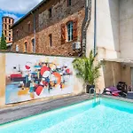 Mansion With Swimming Pool בית נופש *