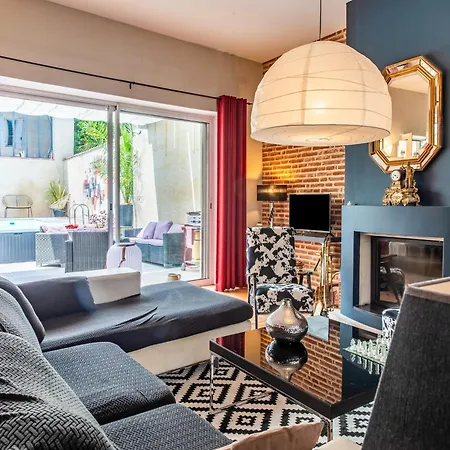 Mansion With Swimming Pool Buzet-sur-Tarn