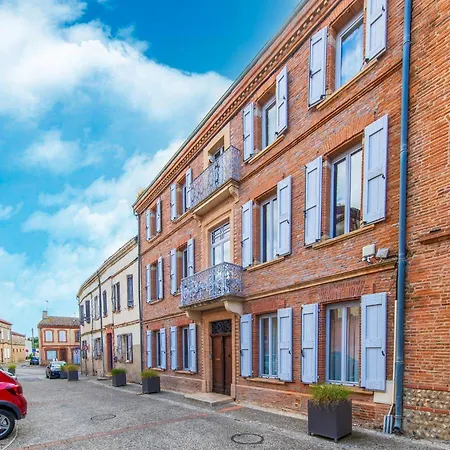 Дом отдыха Mansion With Swimming Pool