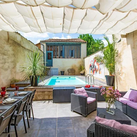 Дом отдыха Mansion With Swimming Pool Buzet-sur-Tarn