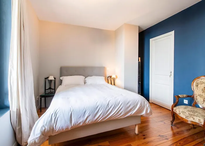 Mansion With Swimming Pool Buzet-sur-Tarn