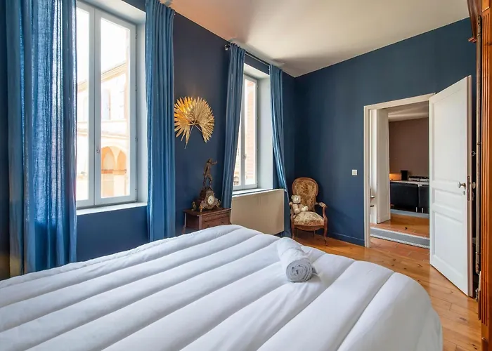 Mansion With Swimming Pool Дом отдыха