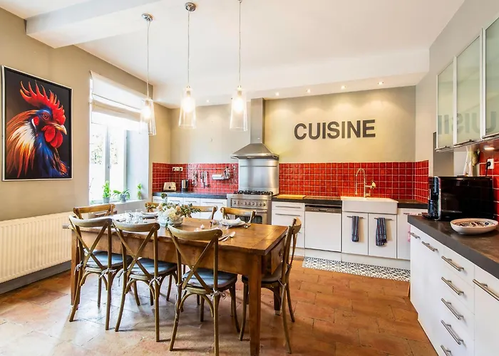 Mansion With Swimming Pool Дом отдыха *