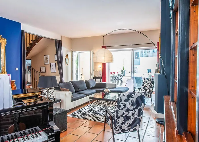 Mansion With Swimming Pool Buzet-sur-Tarn