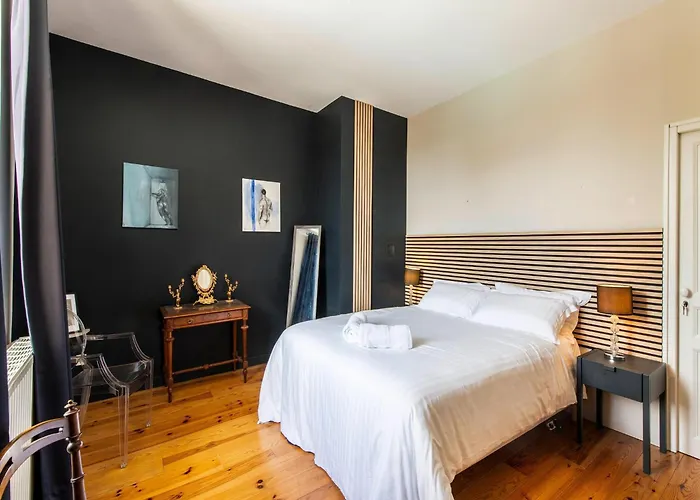 Дом отдыха Mansion With Swimming Pool