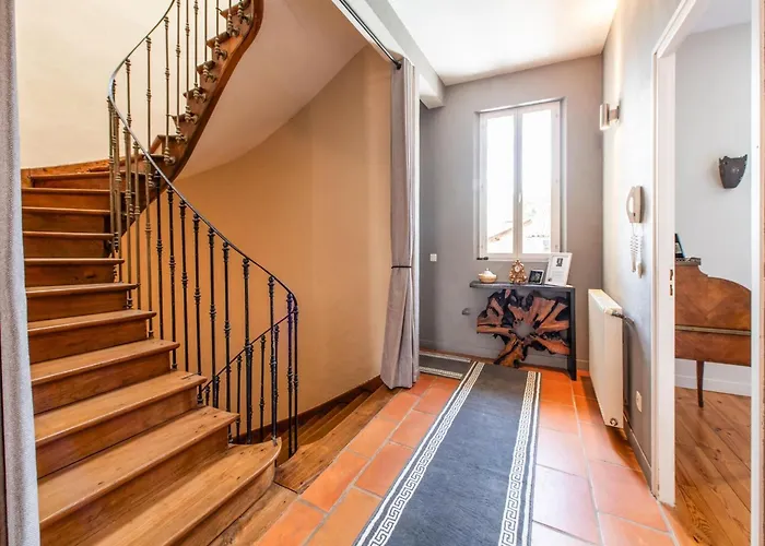 Mansion With Swimming Pool Дом отдыха Buzet-sur-Tarn