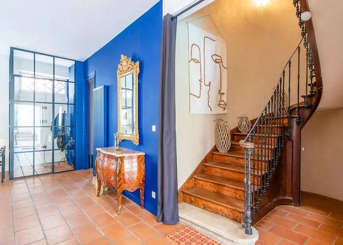 Дом отдыха Mansion With Swimming Pool *