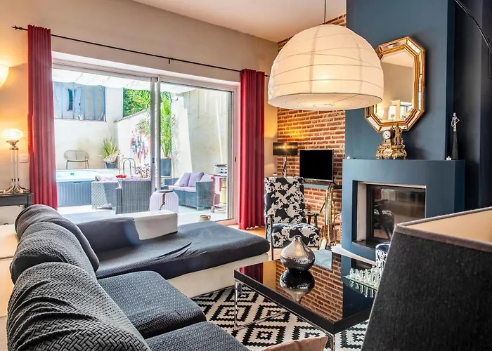 Mansion With Swimming Pool Buzet-sur-Tarn