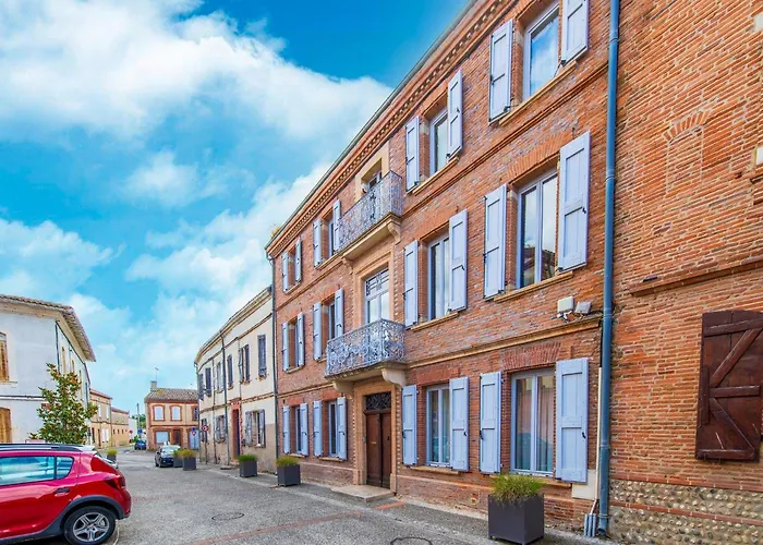 Дом отдыха Mansion With Swimming Pool