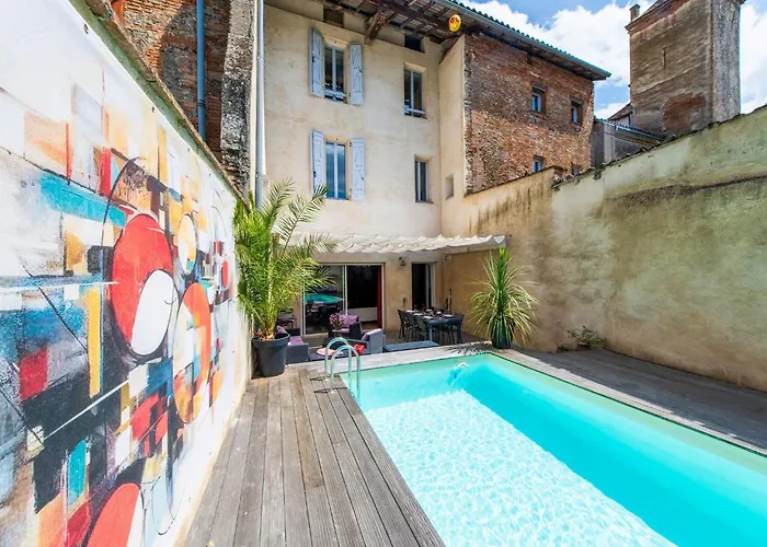 Mansion With Swimming Pool Дом отдыха *