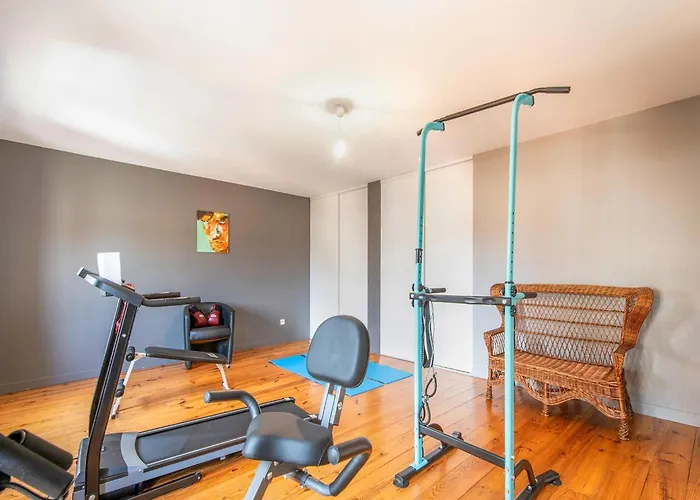 Mansion With Swimming Pool Дом отдыха Buzet-sur-Tarn