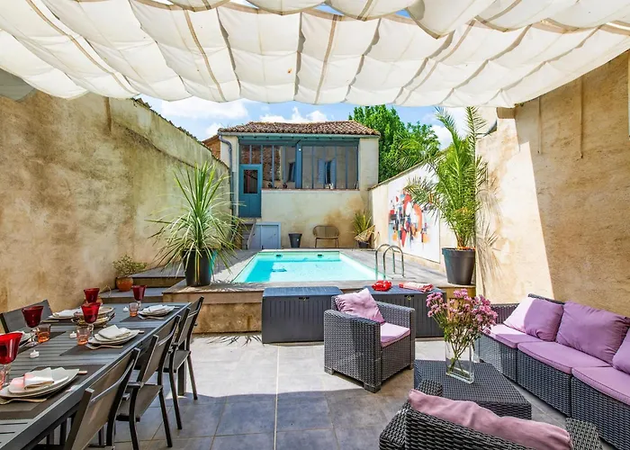 Дом отдыха Mansion With Swimming Pool Buzet-sur-Tarn