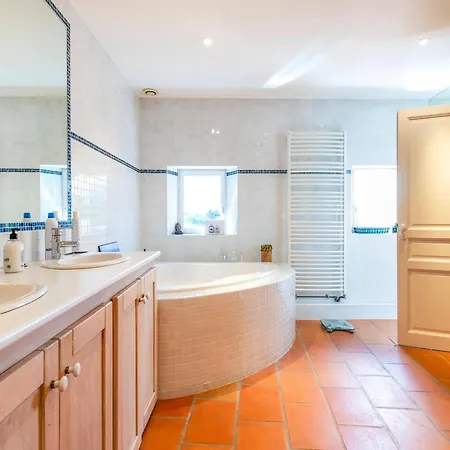 Mansion With Swimming Pool Σπίτι διακοπών *