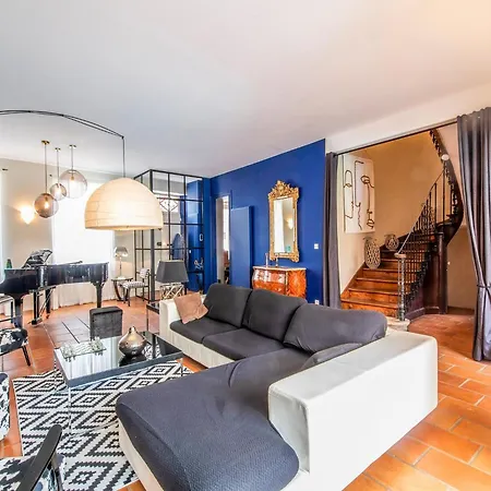 Mansion With Swimming Pool Buzet-sur-Tarn