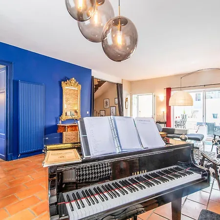 Σπίτι διακοπών Mansion With Swimming Pool *