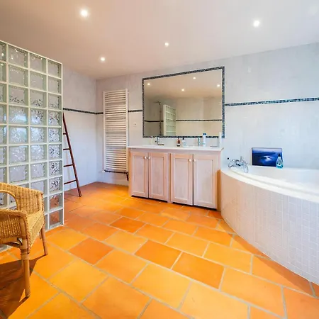 Mansion With Swimming Pool Σπίτι διακοπών *