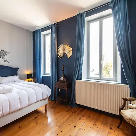 Mansion With Swimming Pool *