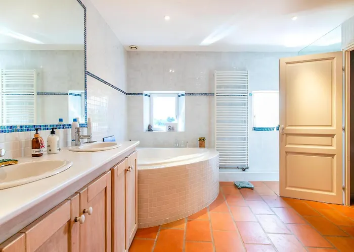 Mansion With Swimming Pool 펜션 *