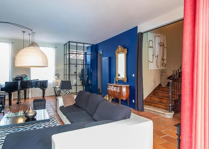 펜션 Mansion With Swimming Pool Buzet-sur-Tarn