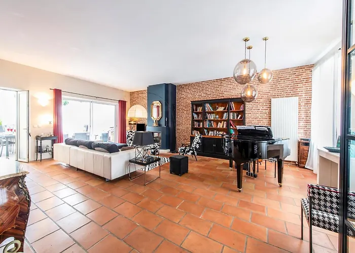 Mansion With Swimming Pool * Buzet-sur-Tarn