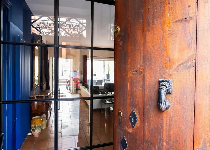 펜션 Mansion With Swimming Pool Buzet-sur-Tarn