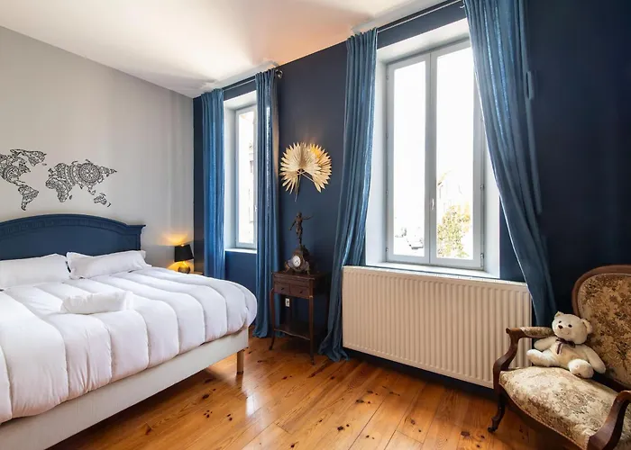 Mansion With Swimming Pool *